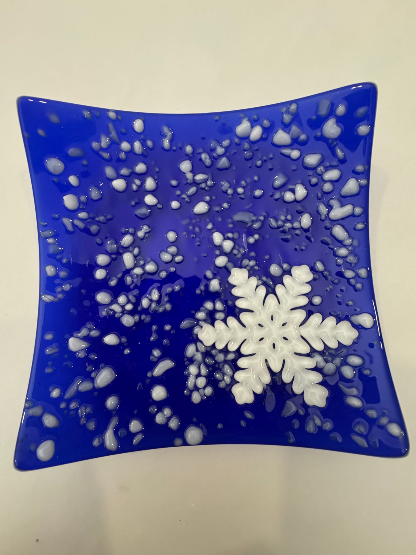 Snowflake Platón artesanal de vidrio fusionado (14.5x14.5cm)