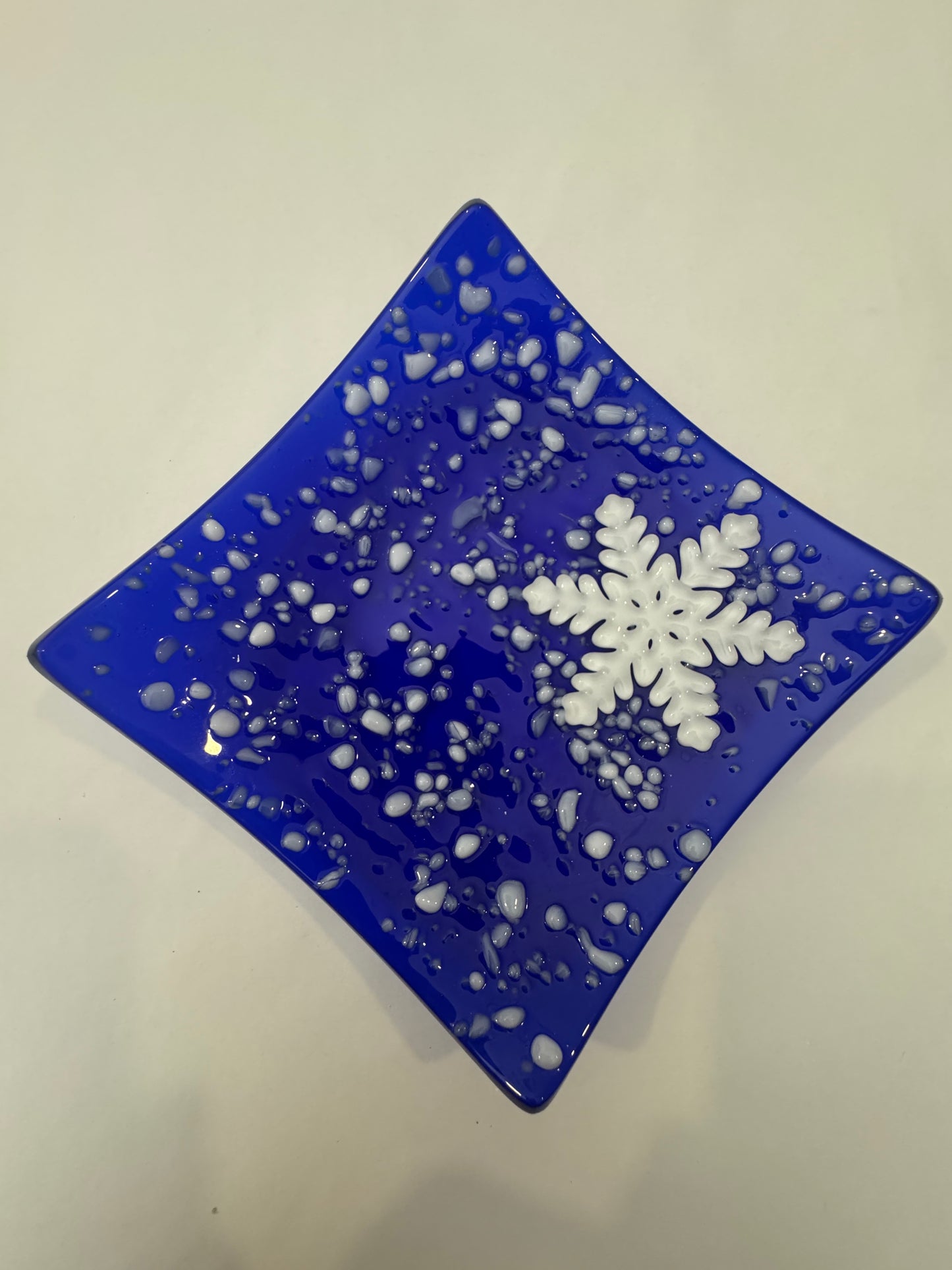 Snowflake Platón artesanal de vidrio fusionado (14.5x14.5cm)